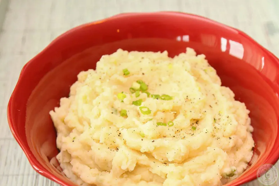 Big bowl of roasted garlic parmesan mashed potatoes ready to serve