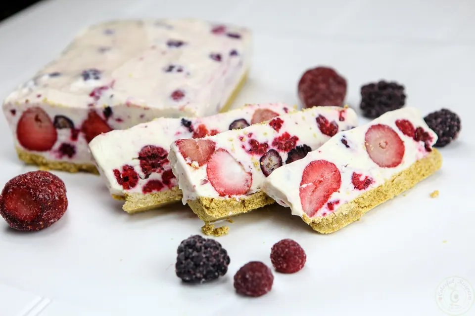 No-bake frozen berry cheesecake